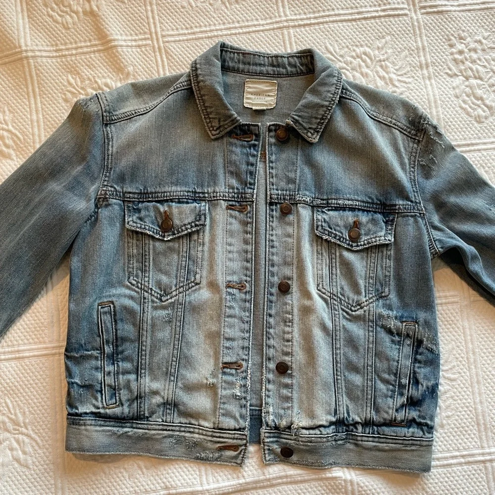 AE Distressed Denim Blue Jean Button Down Jacket Small Boxy Trucker - Picture 13 of 13